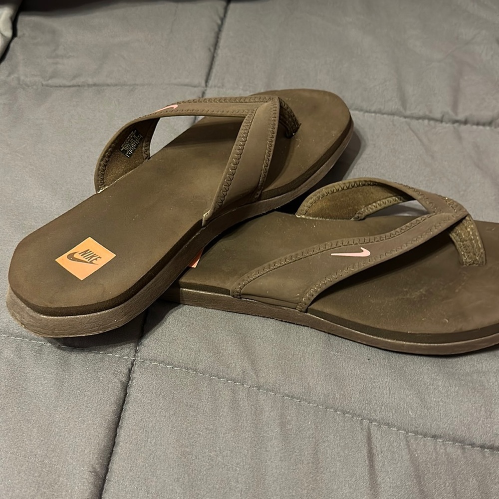 Women’s Nike flip flops size 9